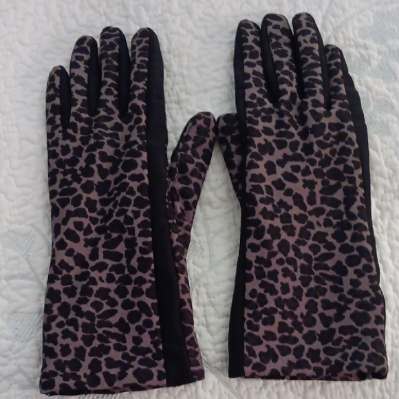 Accessories - Women's Leopard Print Stretch Gloves - Black and Taupe